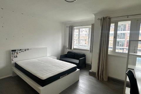 3 bedroom apartment to rent, Tildesley Road, London, SW15