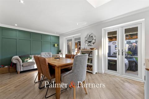 3 bedroom end of terrace house for sale, Berechurch Road, Colchester, Essex, CO2