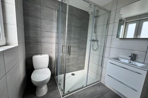 1 bedroom semi-detached house to rent, The Fairway, Ruislip, HA4