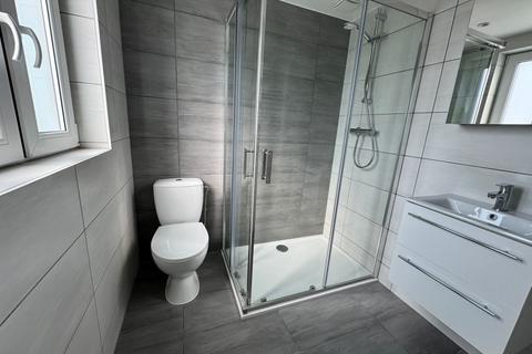 1 bedroom semi-detached house to rent, The Fairway, Ruislip, HA4
