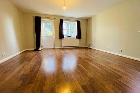 3 bedroom house to rent, Mill Hill Road, Market Harborough