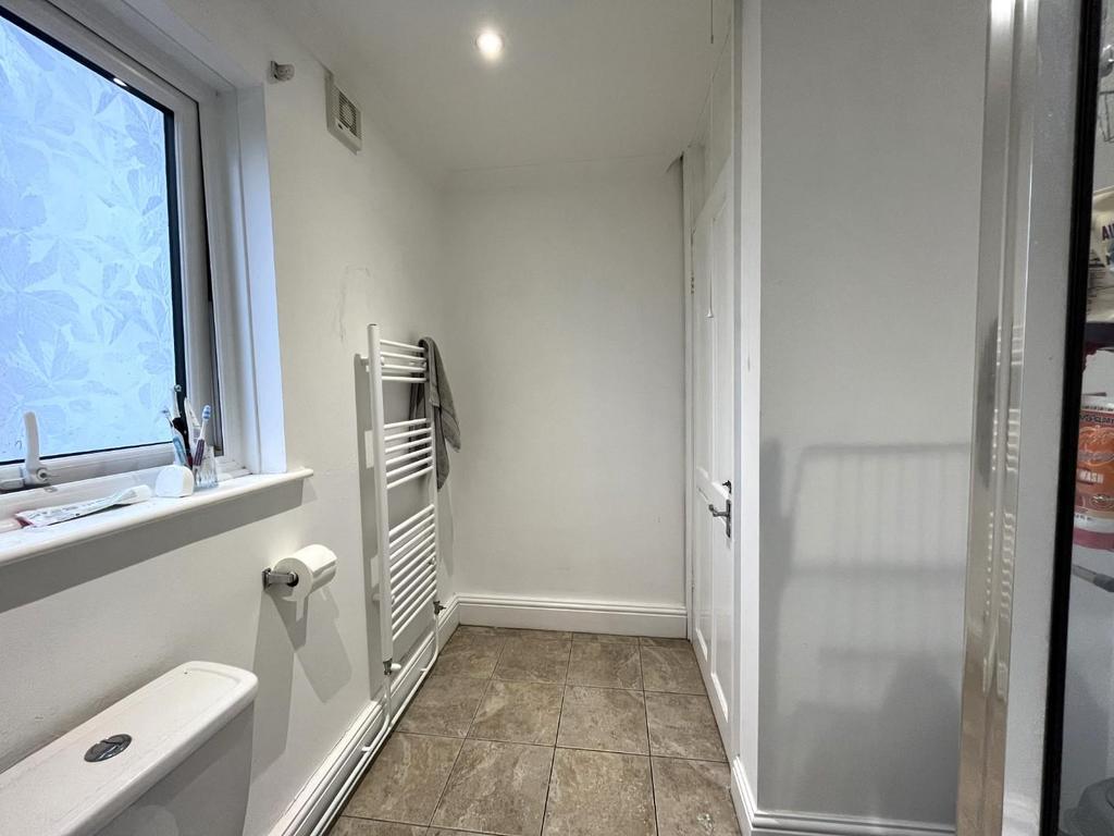 Second bathroom 1.jpeg