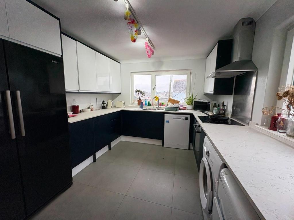 Kitchen 2.jpeg