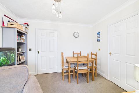 2 bedroom apartment for sale, Lyndhurst Road, Christchurch, Dorset, BH23