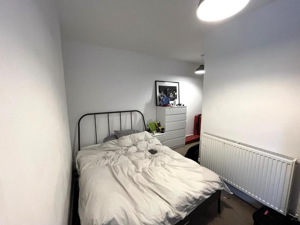 Bedroom 1 (2)