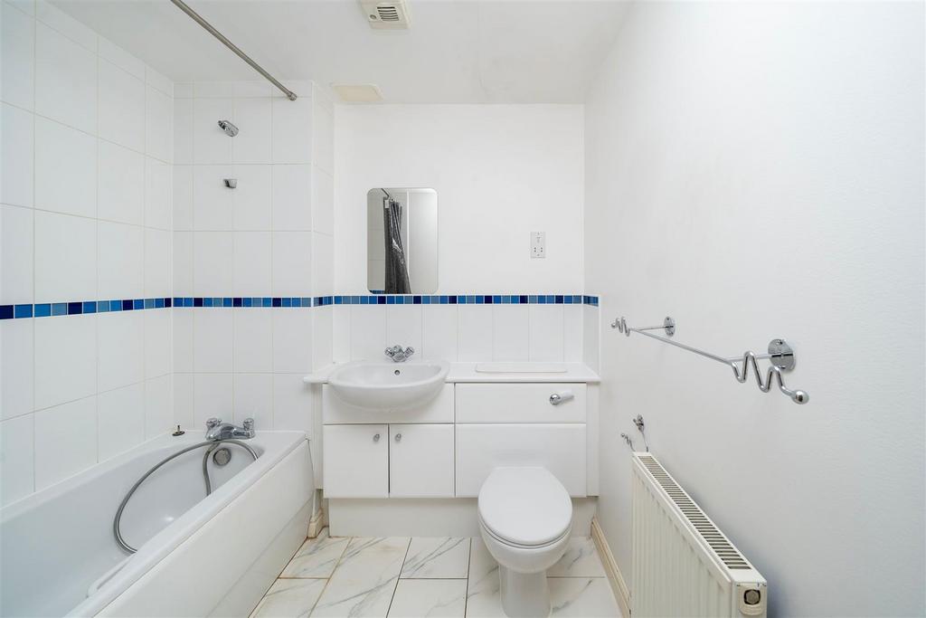 Family bathroom - CH.jpeg