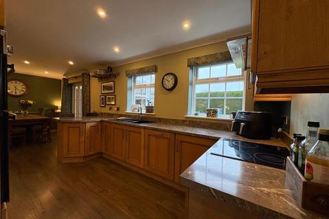 4 bedroom detached house for sale, 4 Meadow Court, Scruton, Northallerton