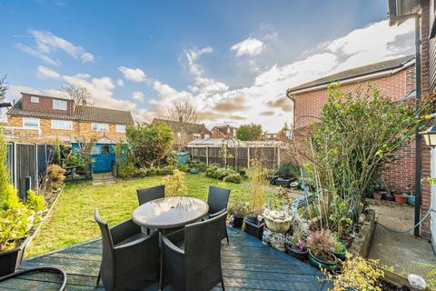 3 bedroom semi-detached house for sale, Oakhall Drive, Sunbury-On-Thames TW16