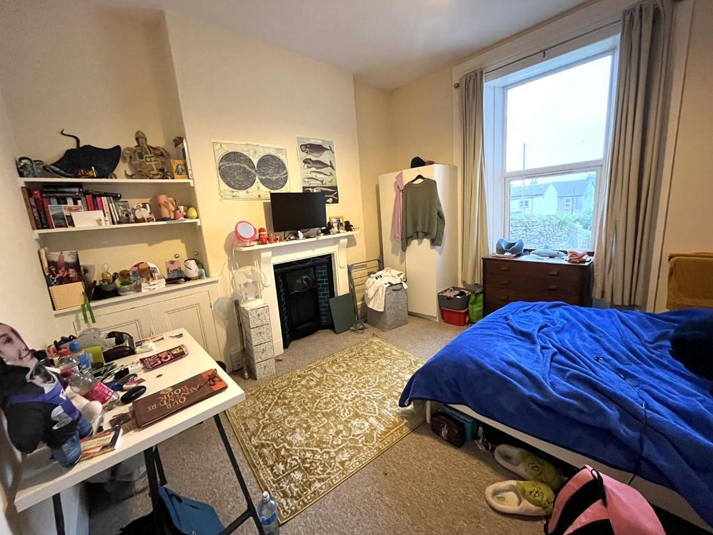 Bedroom 2.JPG