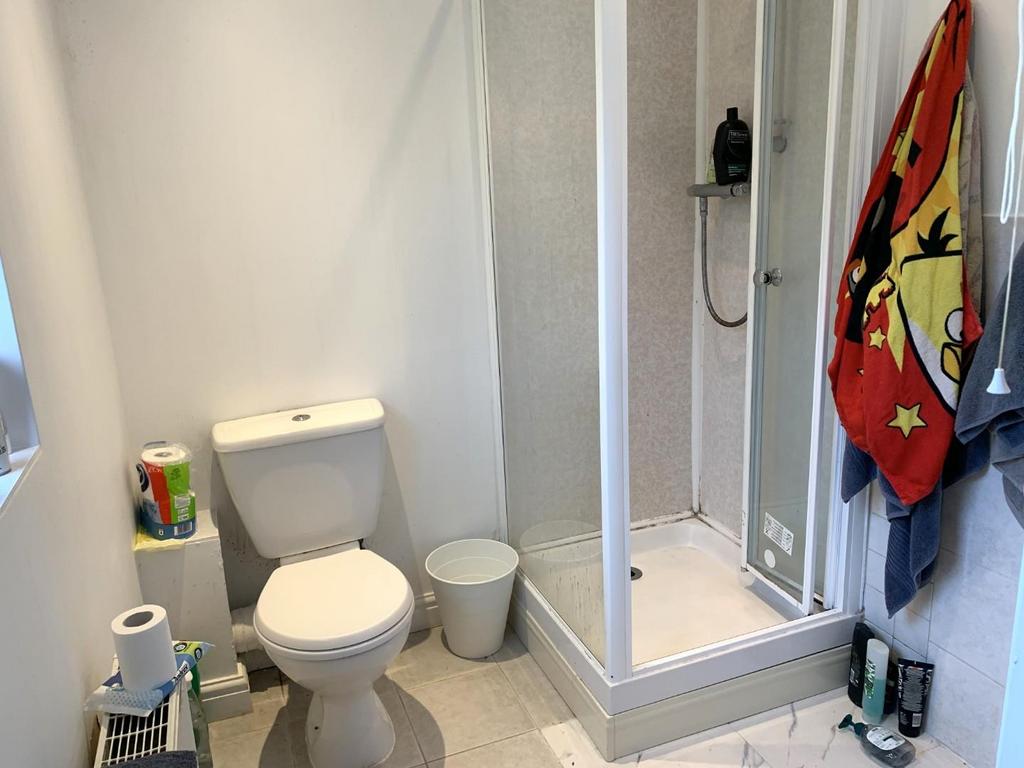 Shower Room.JPG