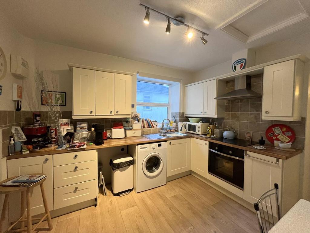 Kitchen 3.JPG