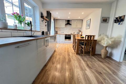 3 bedroom detached house for sale, NO CHAIN - Connolly Drive, Rothwell, Kettering