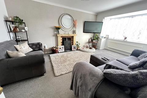 3 bedroom detached house for sale, NO CHAIN - Connolly Drive, Rothwell, Kettering