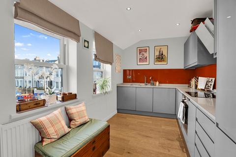 1 bedroom flat for sale, Hamilton Road, London SW19