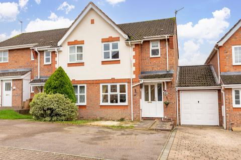 undefined, Lyon Close, Crawley RH10