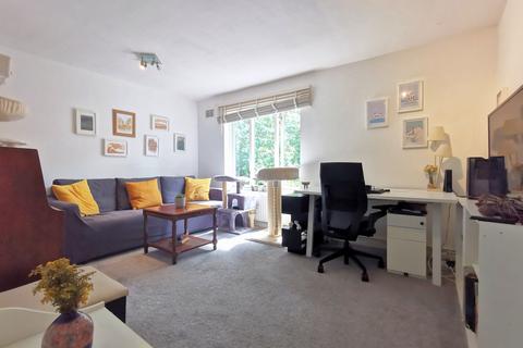 1 bedroom flat for sale, Blair Close, Islington N1
