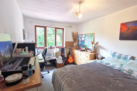 1 bedroom flat for sale, Blair Close, Islington N1
