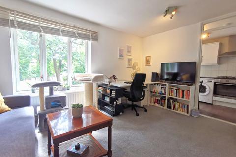 1 bedroom flat for sale, Blair Close, Islington N1