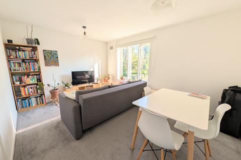 1 bedroom flat for sale, Blair Close, Islington N1