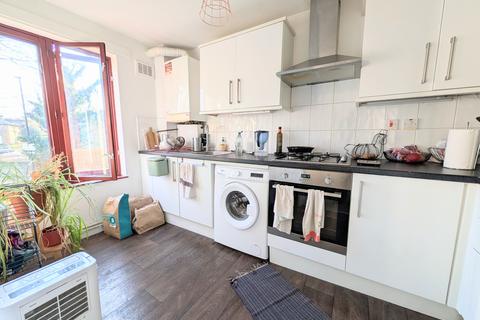 1 bedroom flat for sale, Blair Close, Islington N1