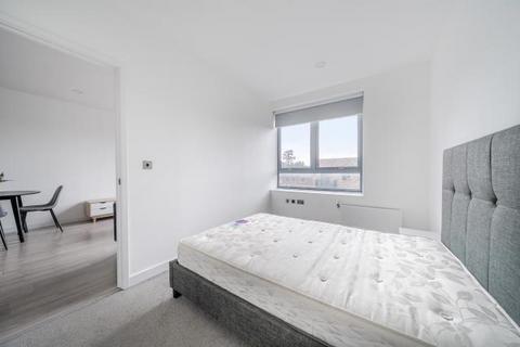 2 bedroom apartment to rent, Market Street,  Bracknell,  RG12