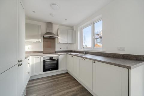 3 bedroom detached house to rent, Kings Barton, Hampshire SO22