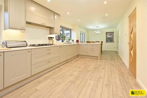 5 bedroom detached house for sale, Kniveden Lane, Leek