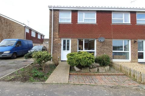 3 bedroom semi-detached house to rent, The Hawthorns, Burgess Hill, RH15