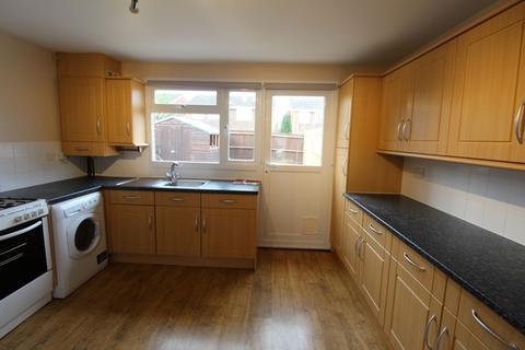 3 bedroom semi-detached house to rent, The Hawthorns, Burgess Hill, RH15