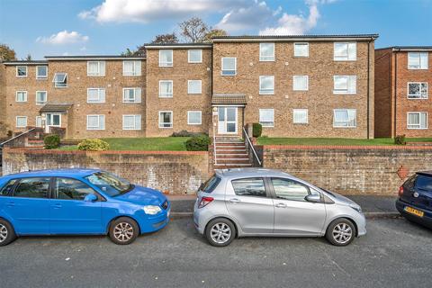 2 bedroom flat to rent, Montana Close, South Croydon CR2