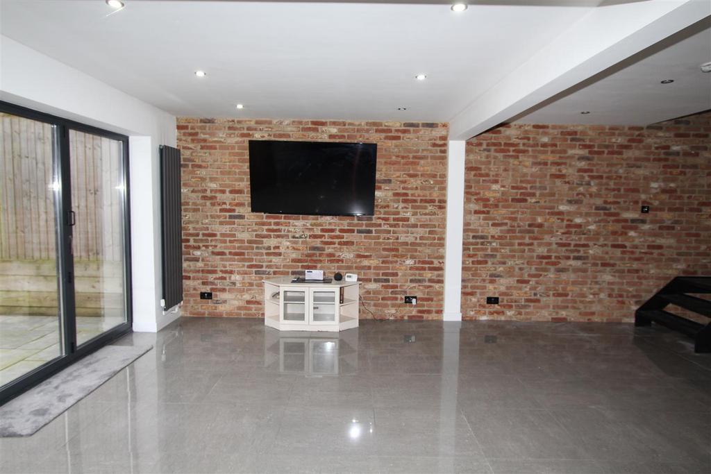 Lounge 1.2.JPG