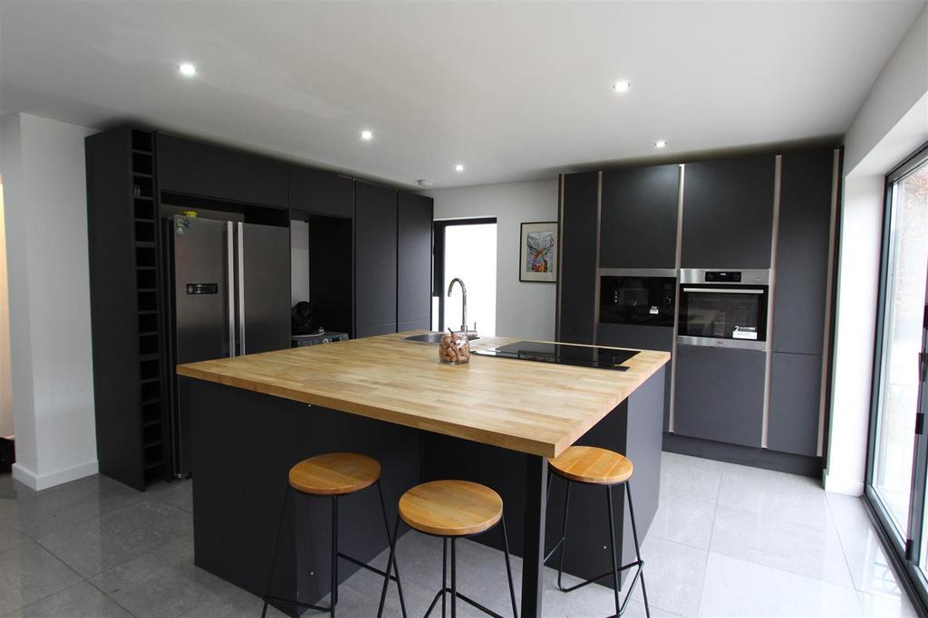 Kitchen 1.JPG