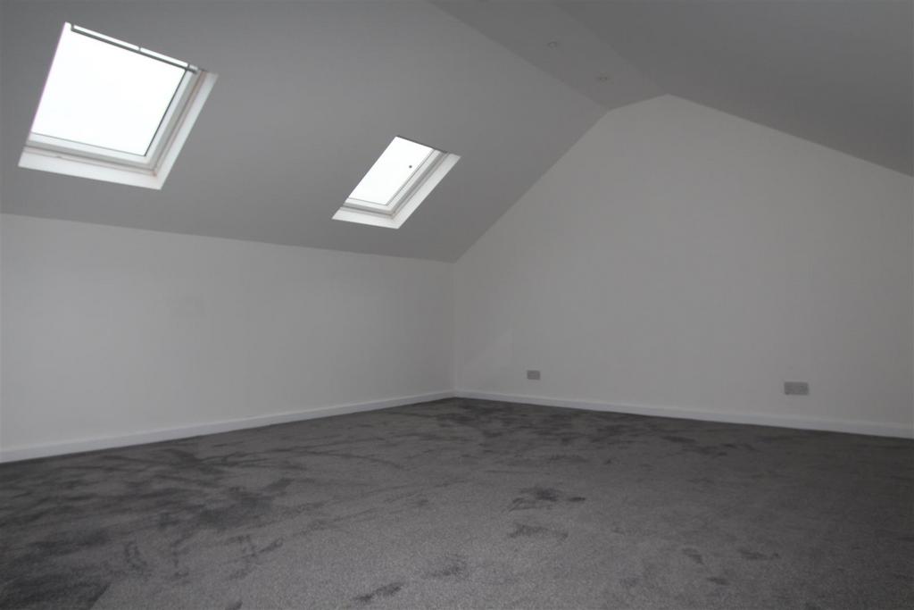 Main bedroom 1.1.JPG