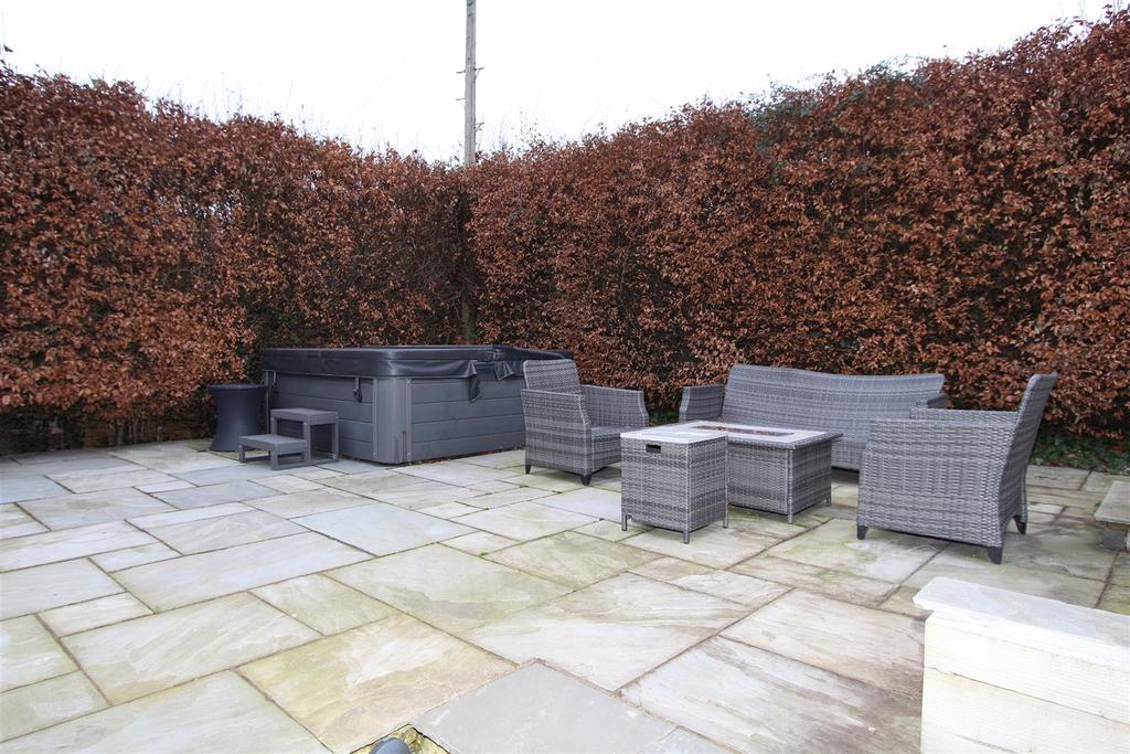 Garden seating area.JPG
