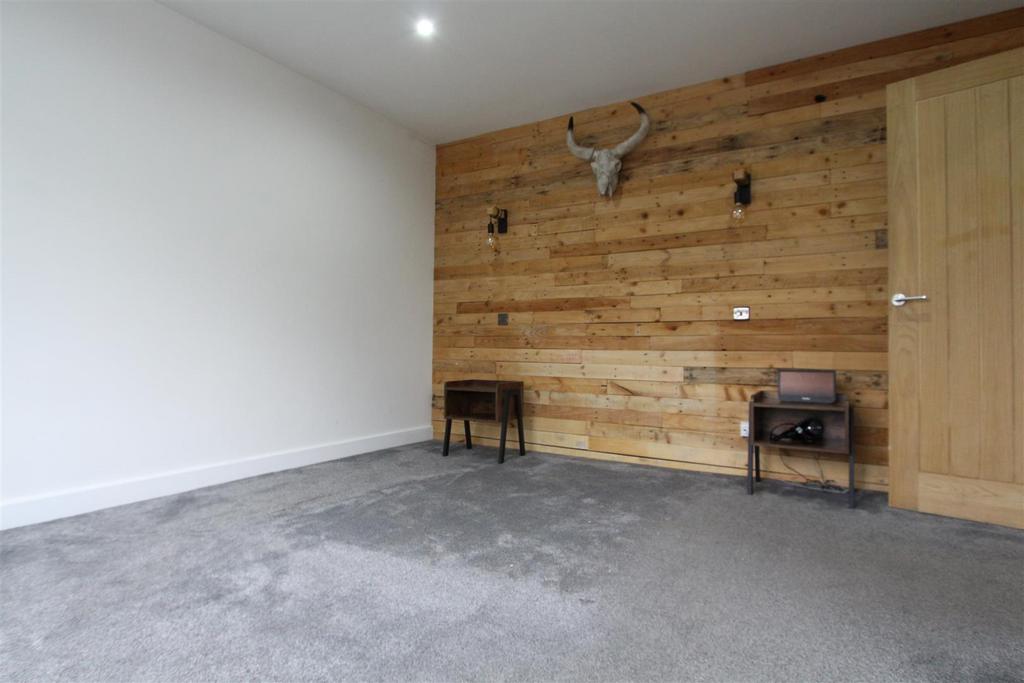Bedroom 2.JPG
