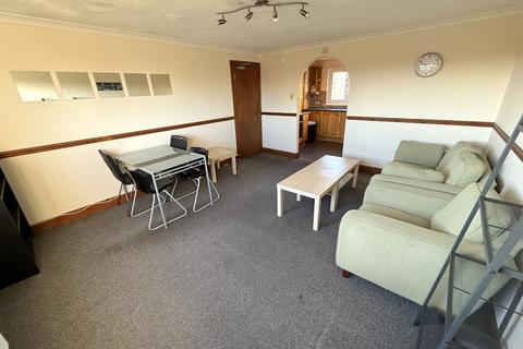 3 bedroom flat to rent, Calder Court, Edinburgh, EH11