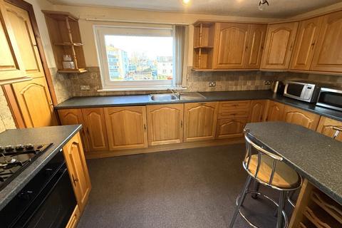 3 bedroom flat to rent, Calder Court, Edinburgh, EH11