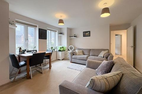 2 bedroom flat for sale, 10 Orchard Close, Burgess Hill
