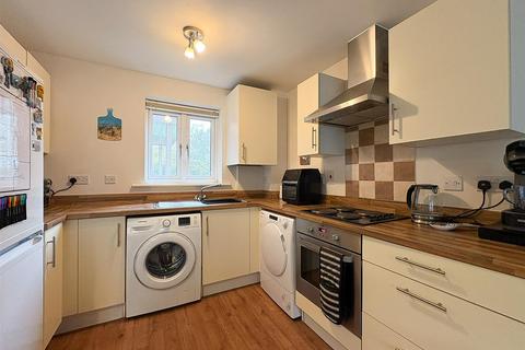 2 bedroom flat for sale, 10 Orchard Close, Burgess Hill