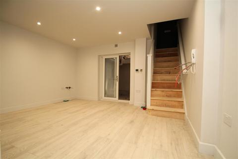 2 bedroom apartment to rent, Roman Road, London