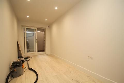 2 bedroom apartment to rent, Roman Road, London