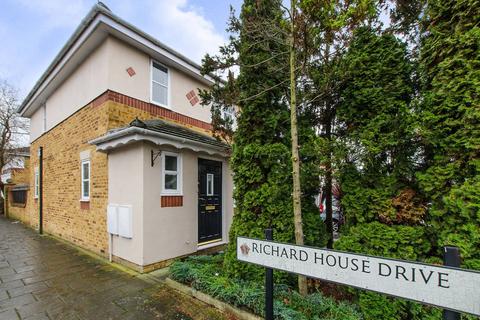3 bedroom house to rent, Richard House Drive, Canning Town, London, E16