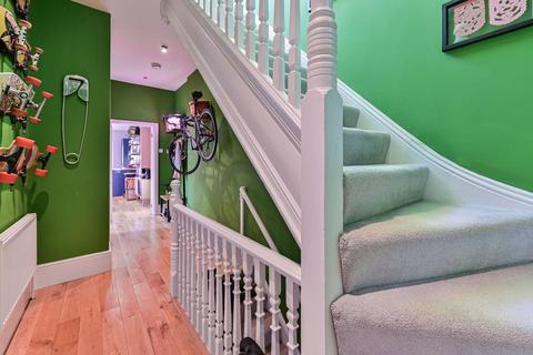 2 bedroom flat for sale, Barcombe Avenue, Streatham Hill, London, SW2