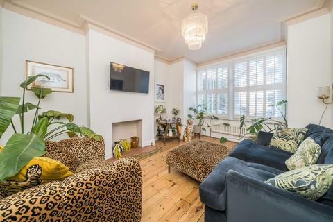 2 bedroom flat for sale, Avondale Road, London SW14