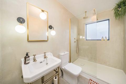 2 bedroom flat for sale, Avondale Road, London SW14