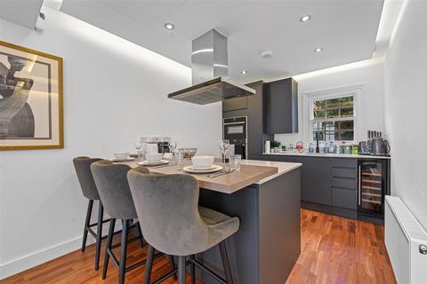 3 bedroom terraced house to rent, Brompton Place, London SW3