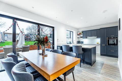 4 bedroom semi-detached house to rent, St. Annes Road, St. Albans AL2