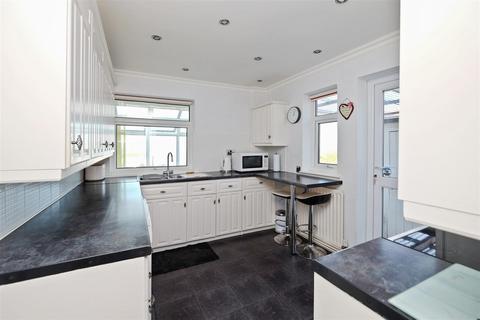 2 bedroom semi-detached bungalow for sale, Sandpiper Road, Whitstable