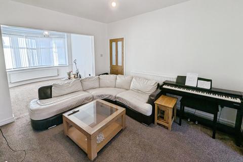 4 bedroom semi-detached house to rent, Sutherland Road, Greater Manchester M16