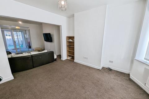 4 bedroom semi-detached house to rent, Sutherland Road, Greater Manchester M16